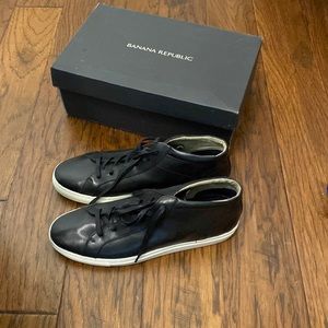 Banana Republic Men's Richerd Perforated Leather Mid Top Sneakers. Sz. 12 - NEW